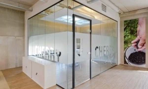 Glaswand met glasdeur