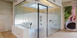 Glazen wanden met glasdeur 1