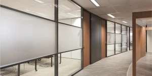 Scheidingswand gestapelde glaspanelen Monobloc