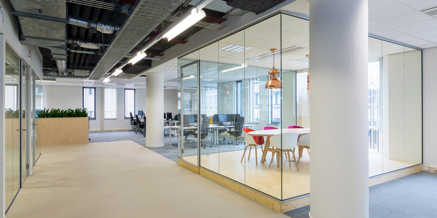 Volglas kantoorwand spreekkamer