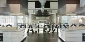 Extra hoge glaswand Co Creation Lab
