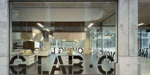 Hoge glaswanden Co Creation Lab