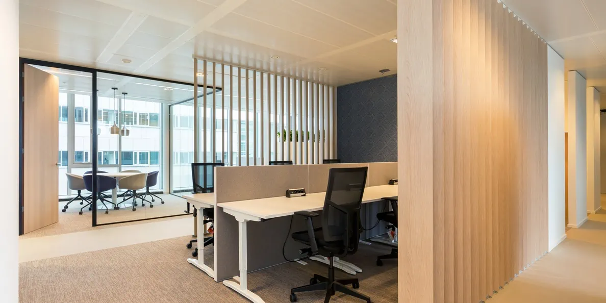 Glazen kantoorwand Verbeek en Rinzema Interieurs