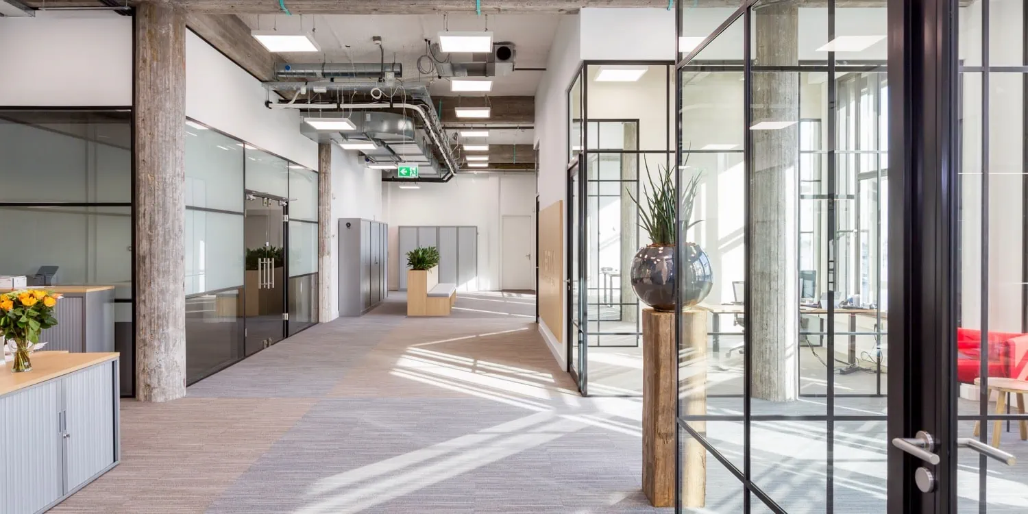 Retro glaswanden kantoor VBTM